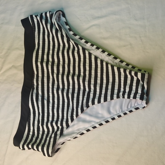 2/$25-Quintsoul Striped "Lean on Me" Highrise Tie Back Bikini Set NWOT - Picture 5 of 13